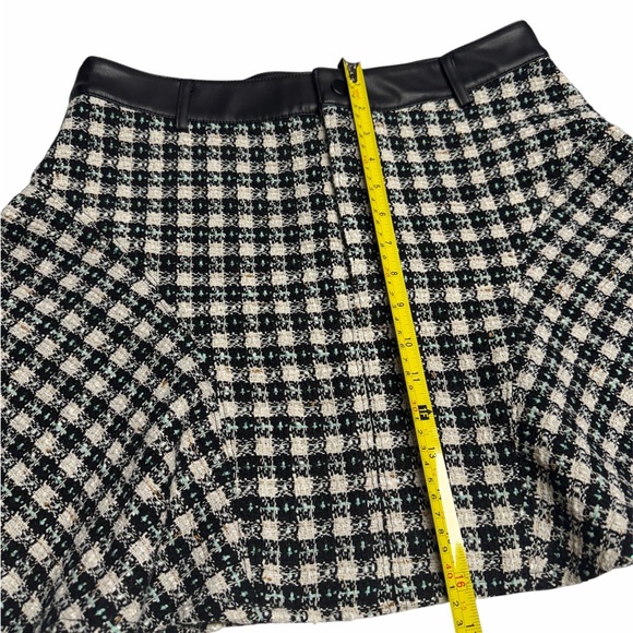 Venus size 12 Stylish Tweed Black and White Plaid Skirt - Picture 4 of 5